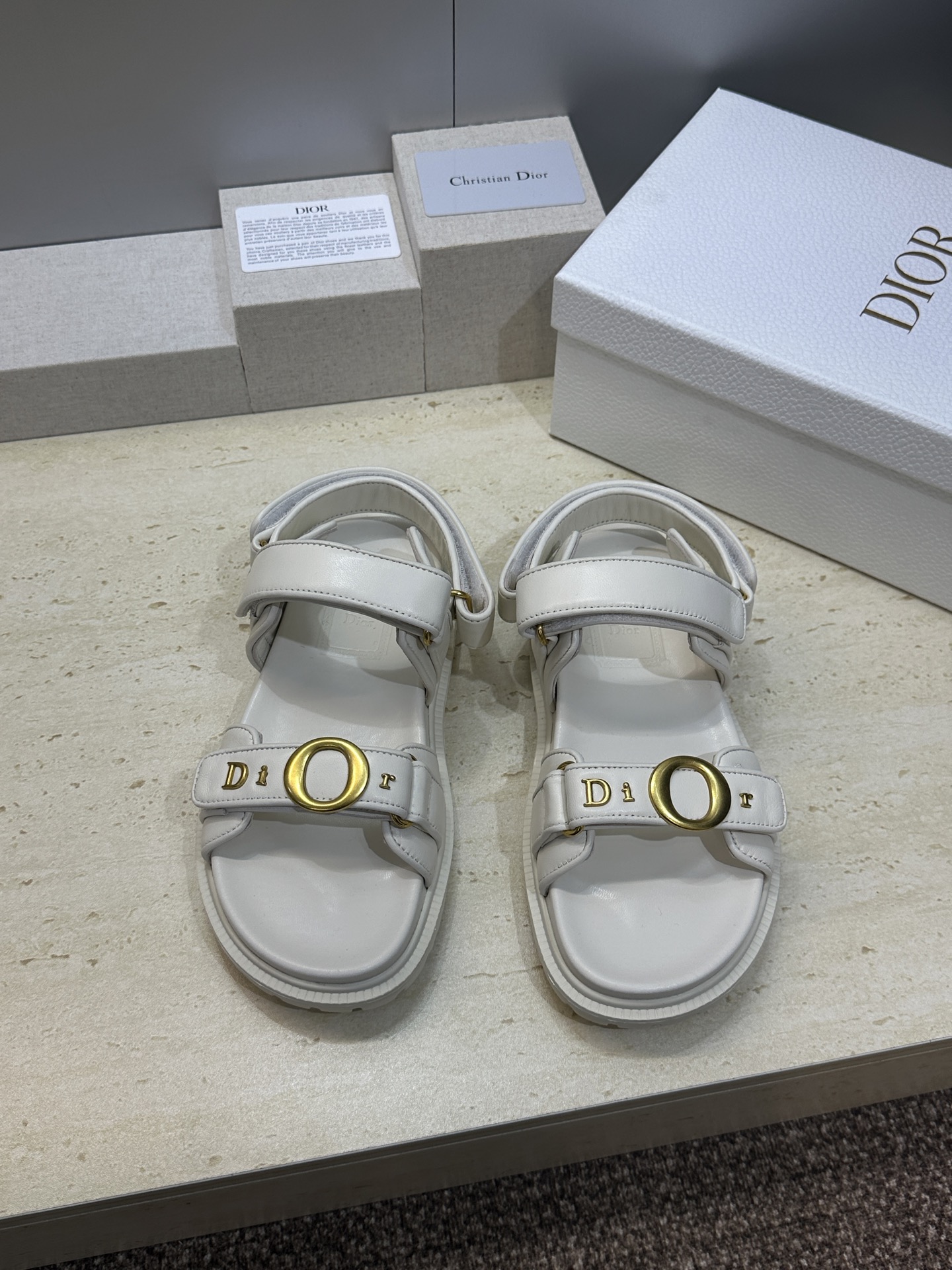 顶级版 迪奥 Dior 2026春夏走秀新款 My 魔术贴厚底休闲女鞋 CD字母logo五金扣平底圆头 