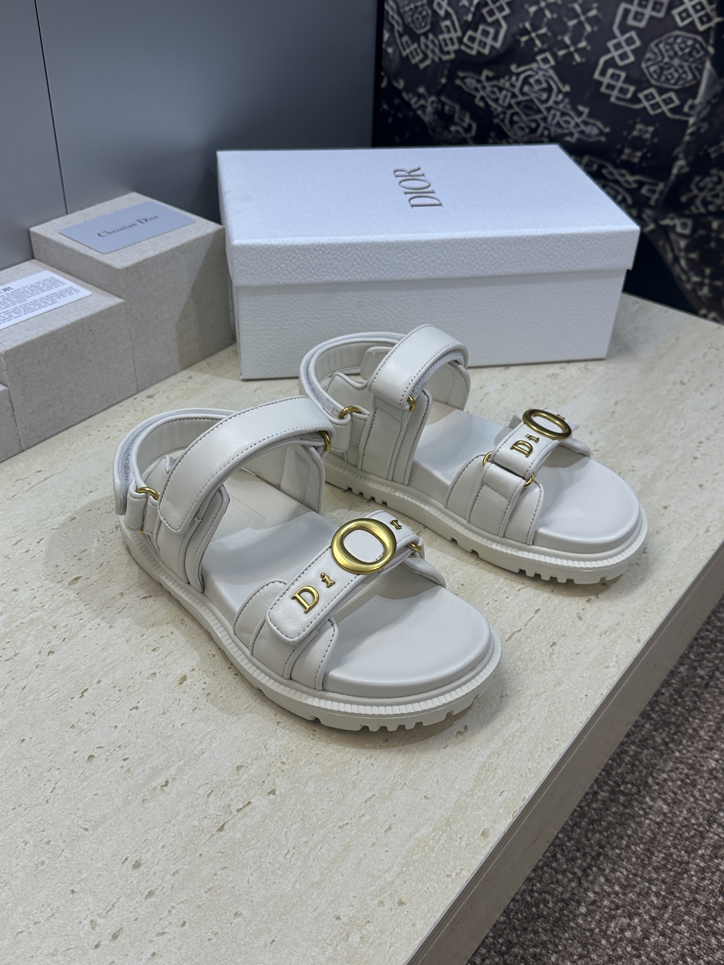顶级版 迪奥 Dior 2026春夏走秀新款 My 魔术贴厚底休闲女鞋 CD字母logo五金扣平底圆头 