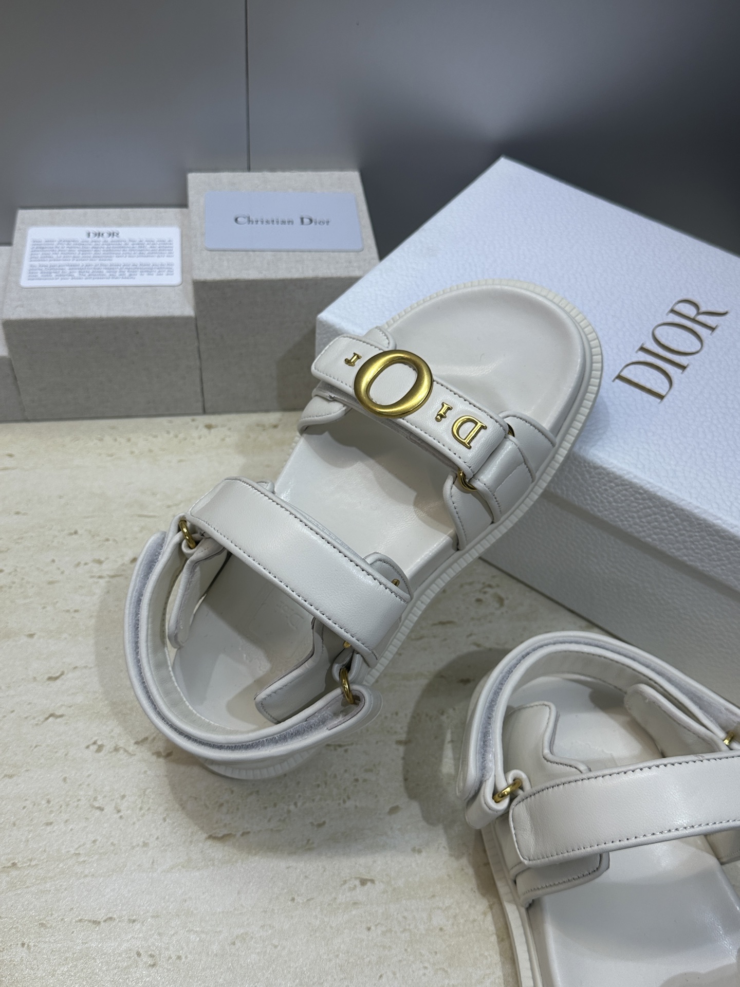 顶级版 迪奥 Dior 2026春夏走秀新款 My 魔术贴厚底休闲女鞋 CD字母logo五金扣平底圆头 