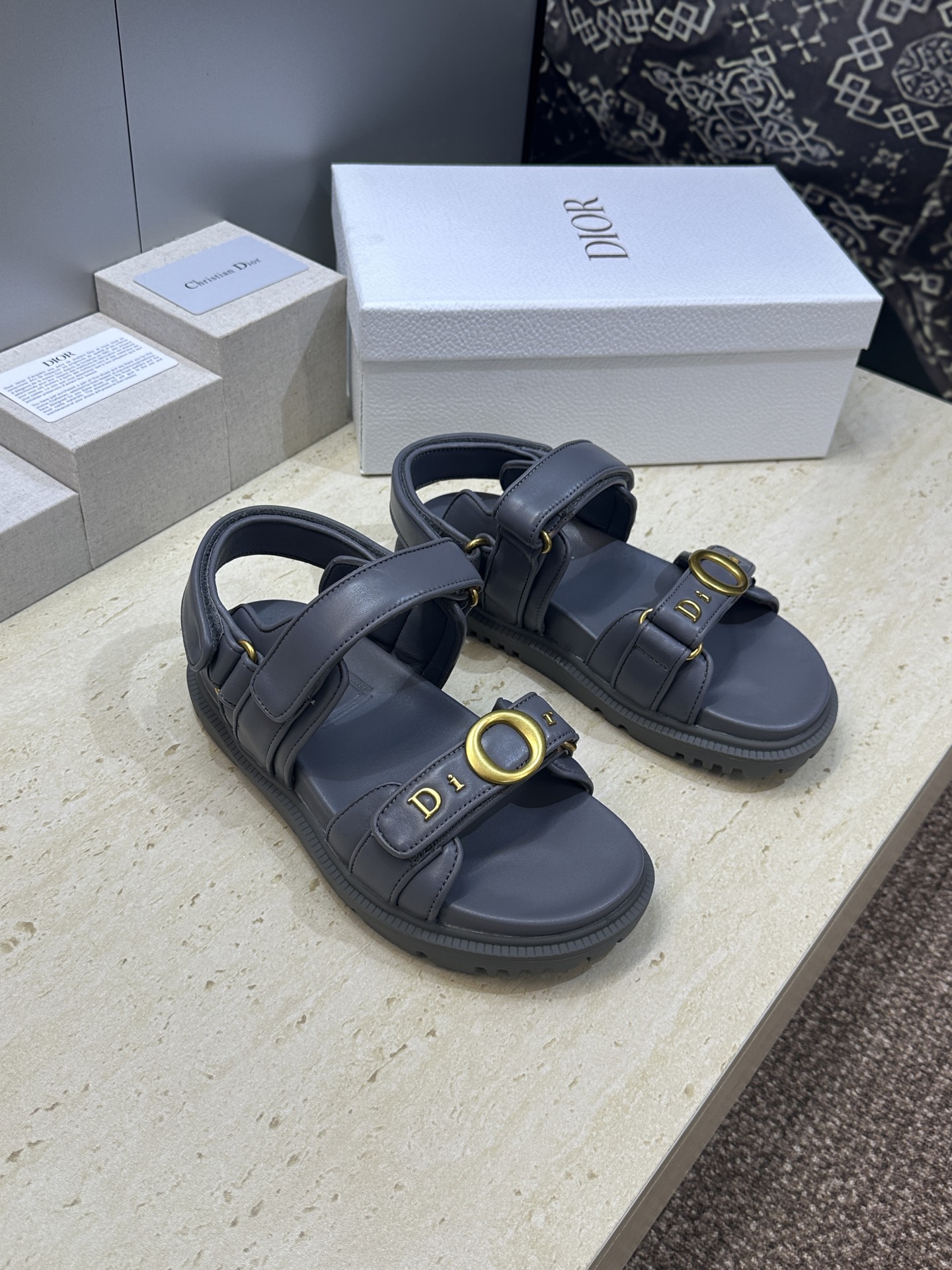顶级版 迪奥 Dior 2026春夏走秀新款 My 魔术贴厚底休闲女鞋 CD字母logo五金扣平底圆头 