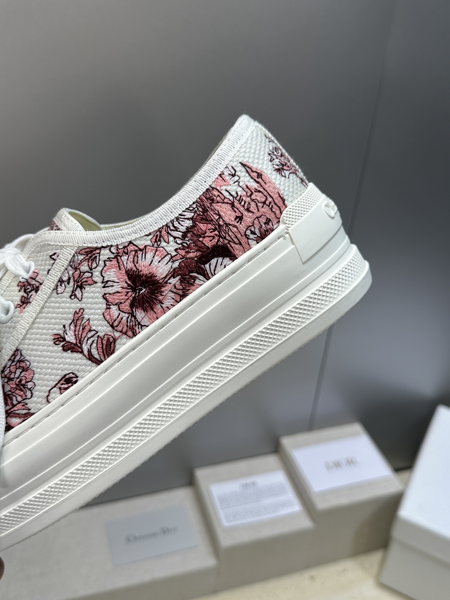 工厂价:女码/男码+10Dior 迪奥2026春夏最新情侣款厚底绑带低帮休闲鞋 Walk’n Dior 