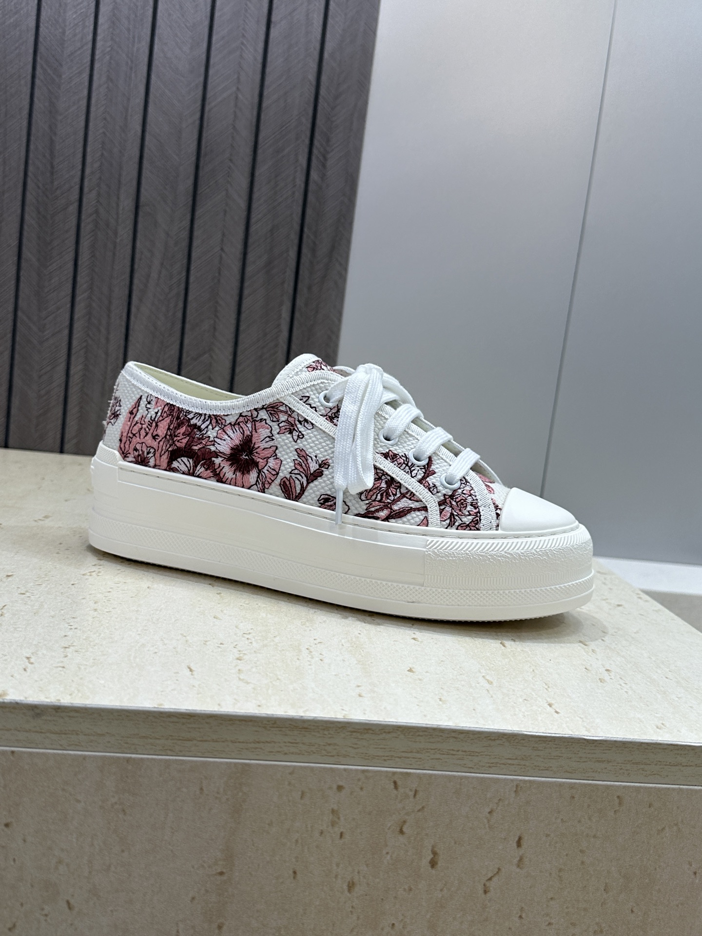 工厂价:女码/男码+10Dior 迪奥2026春夏最新情侣款厚底绑带低帮休闲鞋 Walk’n Dior 