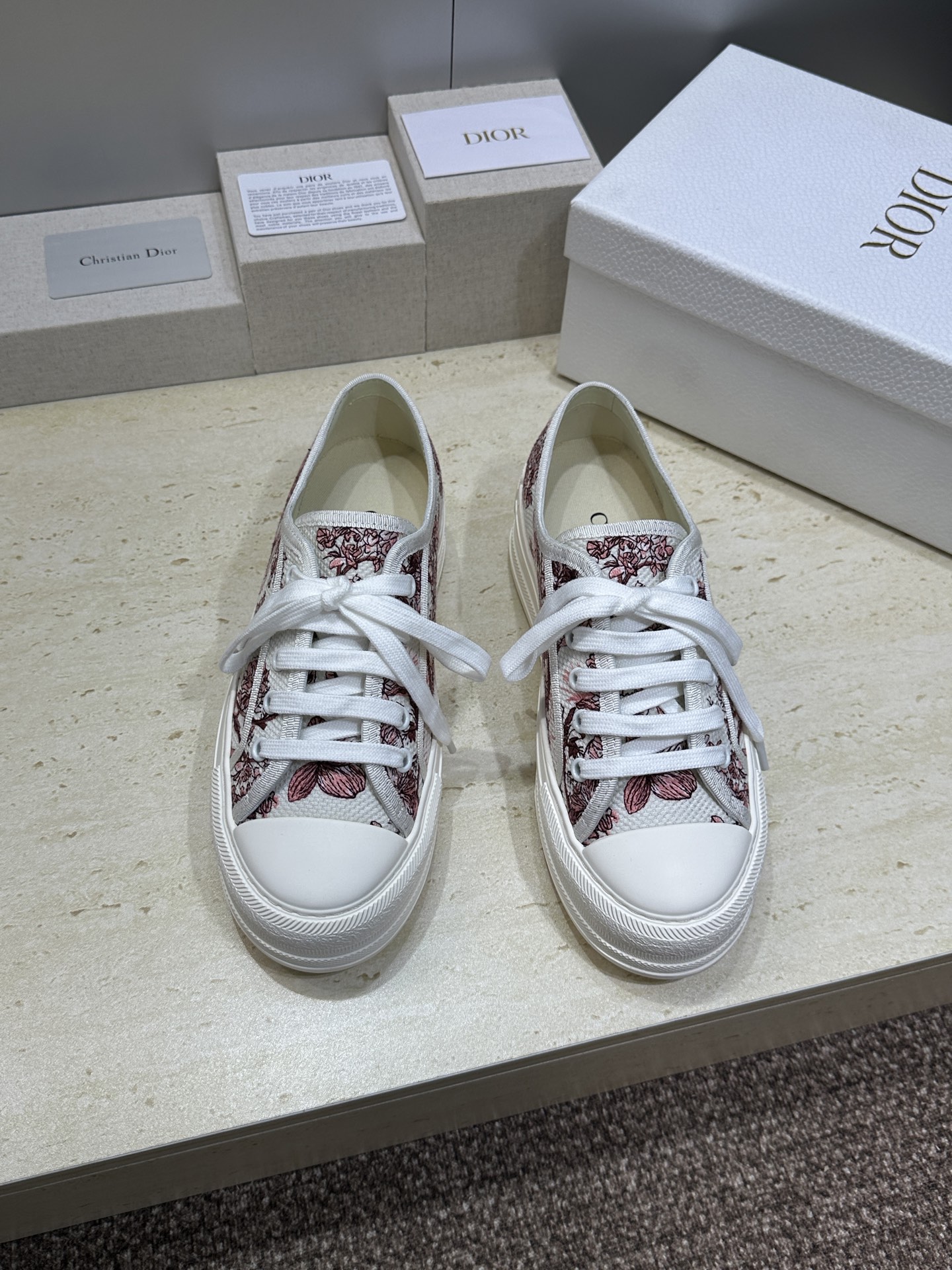 工厂价:女码/男码+10Dior 迪奥2026春夏最新情侣款厚底绑带低帮休闲鞋 Walk’n Dior 