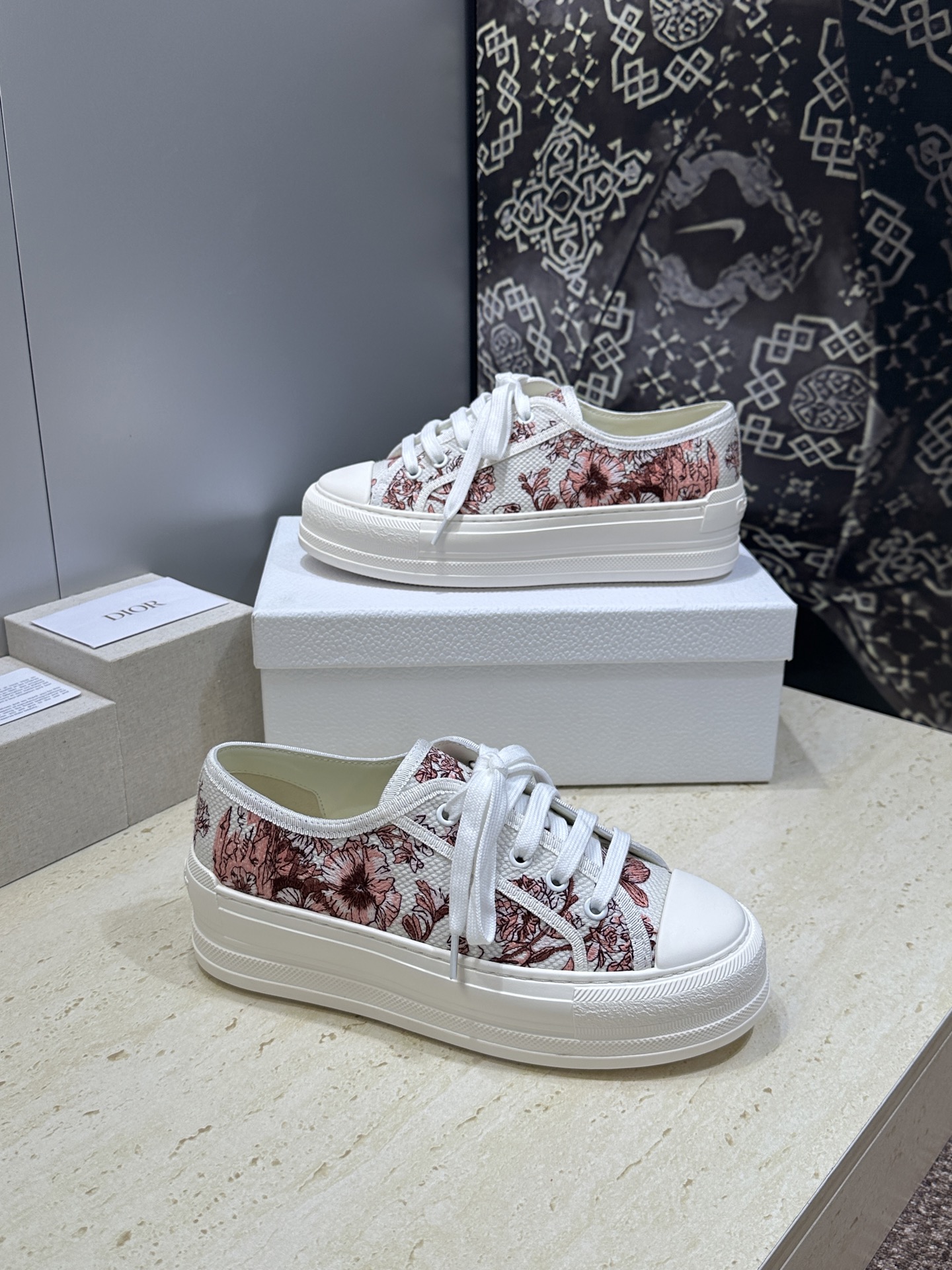 工厂价:女码/男码+10Dior 迪奥2026春夏最新情侣款厚底绑带低帮休闲鞋 Walk’n Dior 