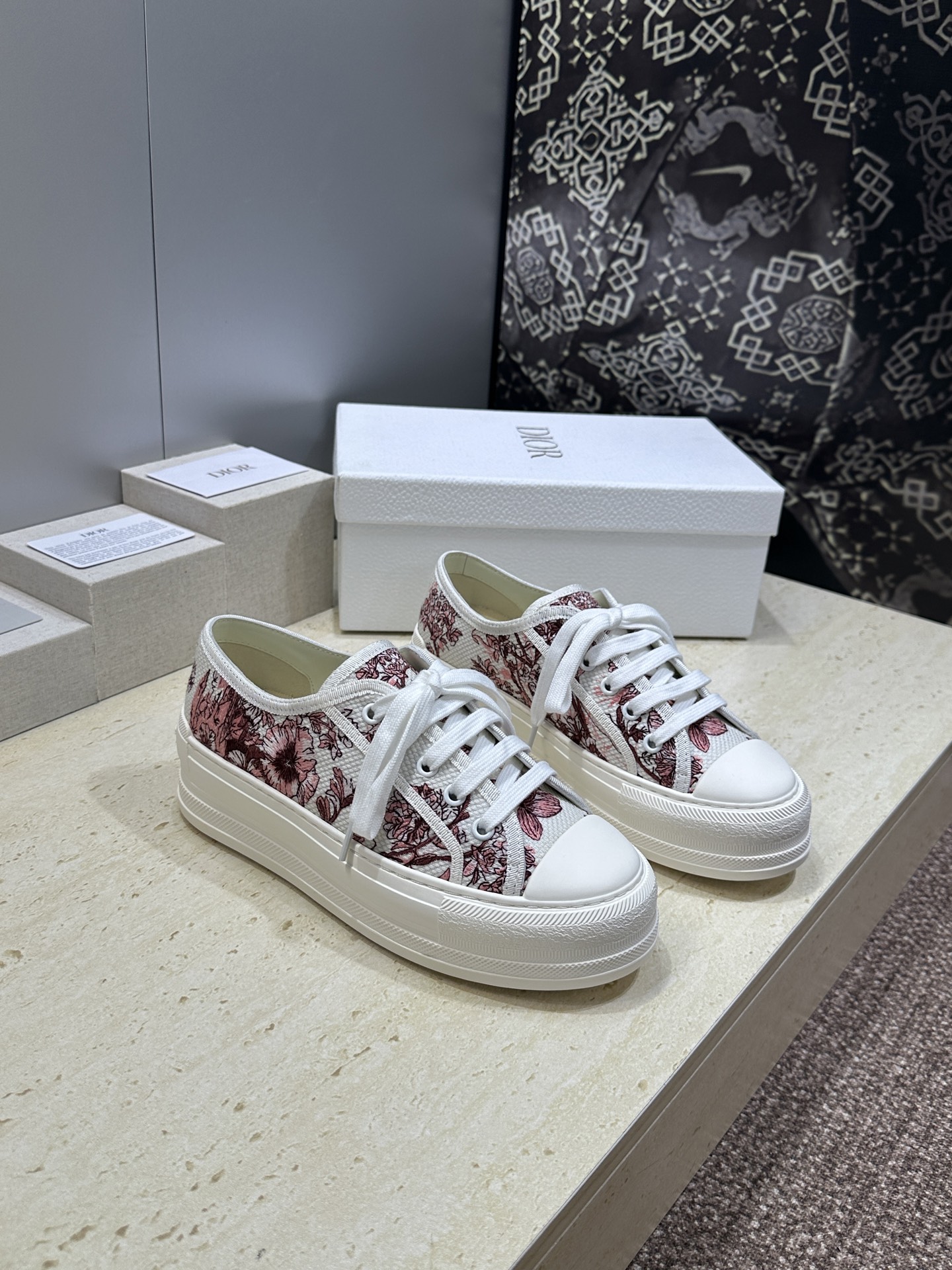 工厂价:女码/男码+10Dior 迪奥2026春夏最新情侣款厚底绑带低帮休闲鞋 Walk’n Dior 