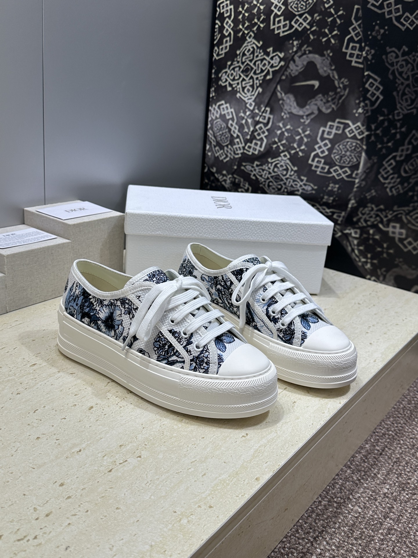 工厂价:女码/男码+10Dior 迪奥2026春夏最新情侣款厚底绑带低帮休闲鞋 Walk’n Dior 