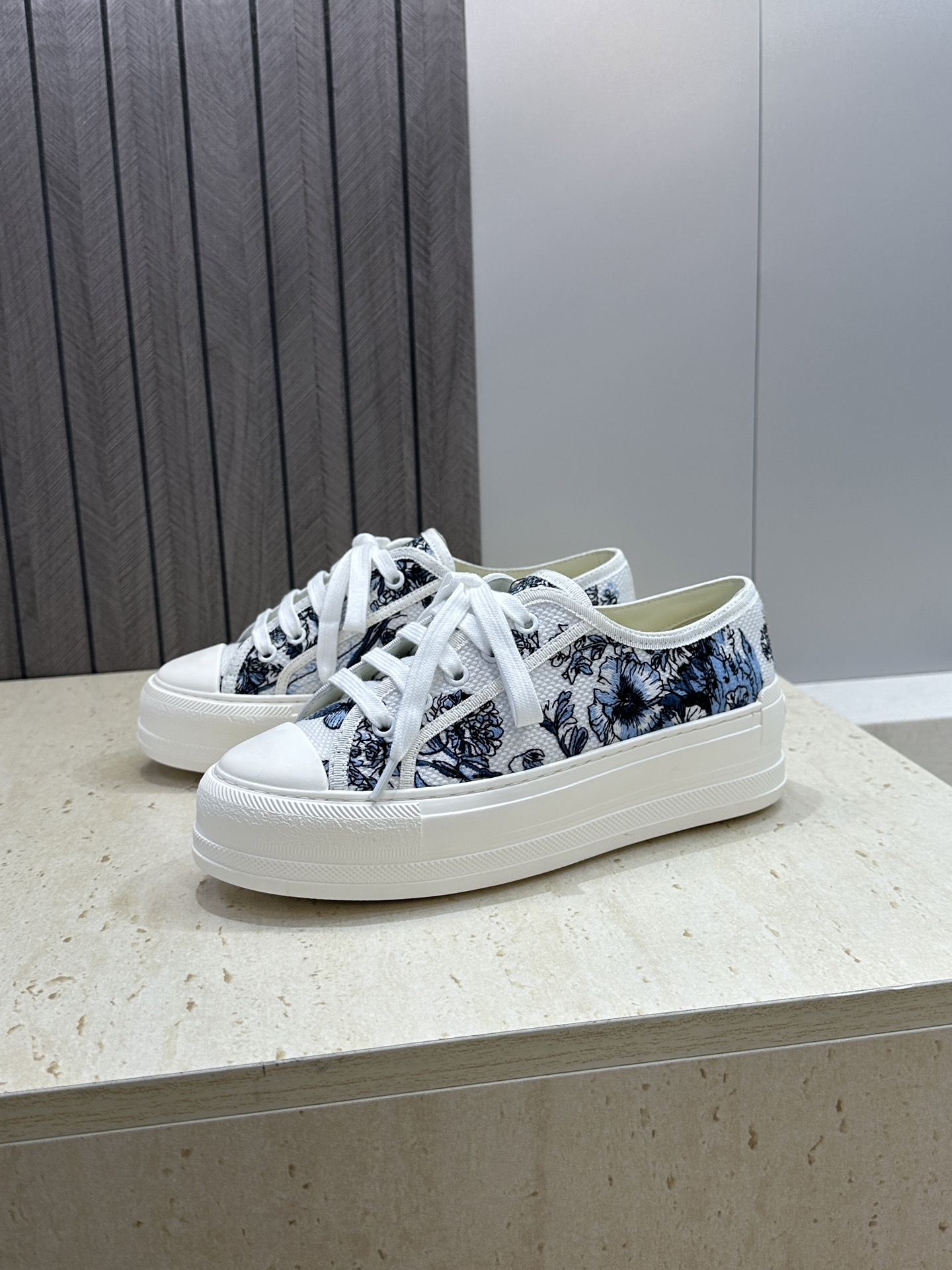 工厂价:女码/男码+10Dior 迪奥2026春夏最新情侣款厚底绑带低帮休闲鞋 Walk’n Dior 