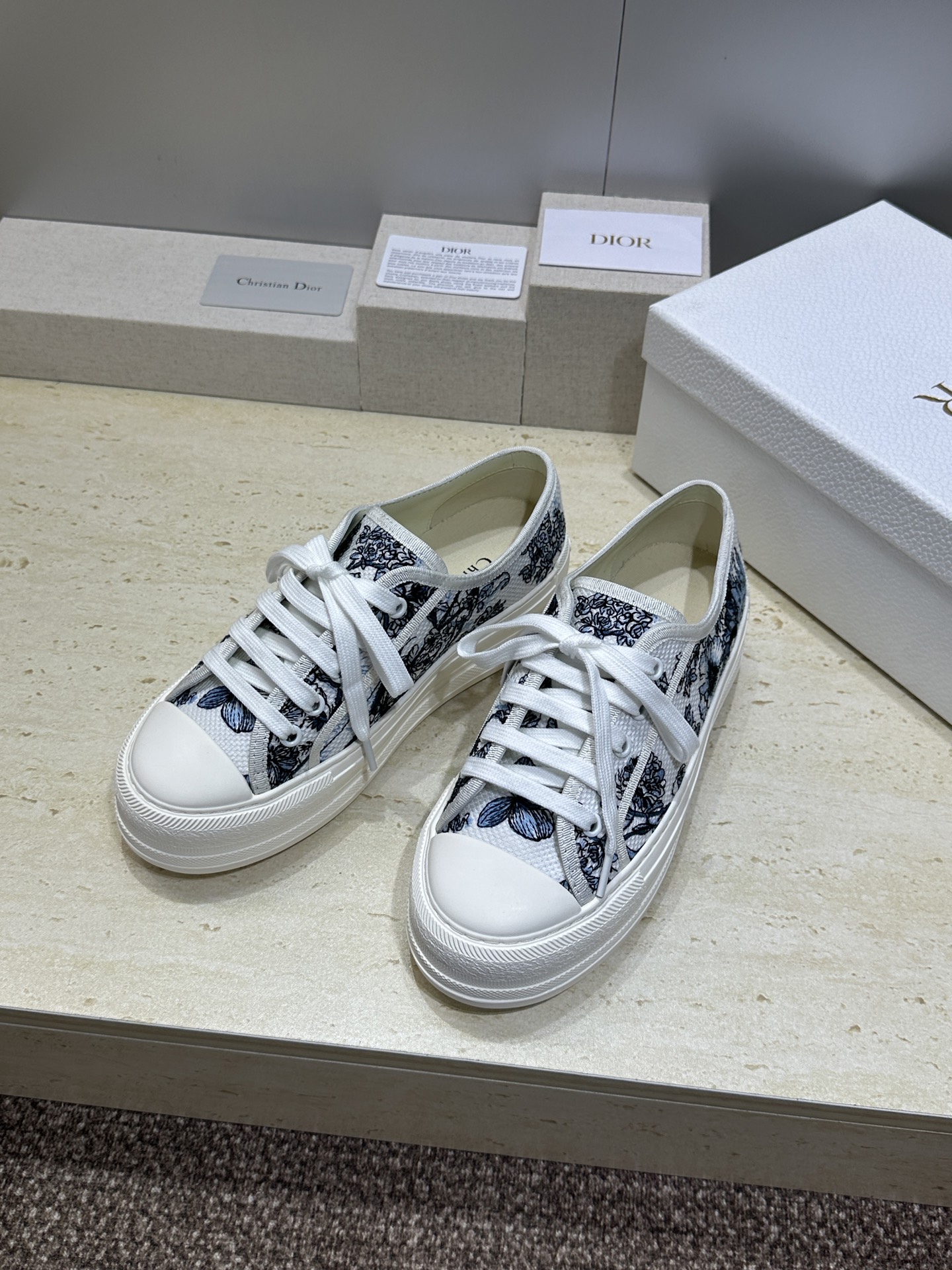 工厂价:女码/男码+10Dior 迪奥2026春夏最新情侣款厚底绑带低帮休闲鞋 Walk’n Dior 