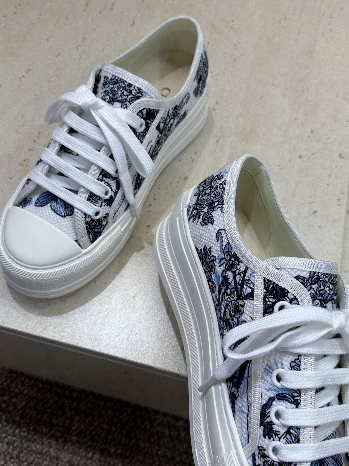 工厂价:女码/男码+10Dior 迪奥2026春夏最新情侣款厚底绑带低帮休闲鞋 Walk’n Dior 