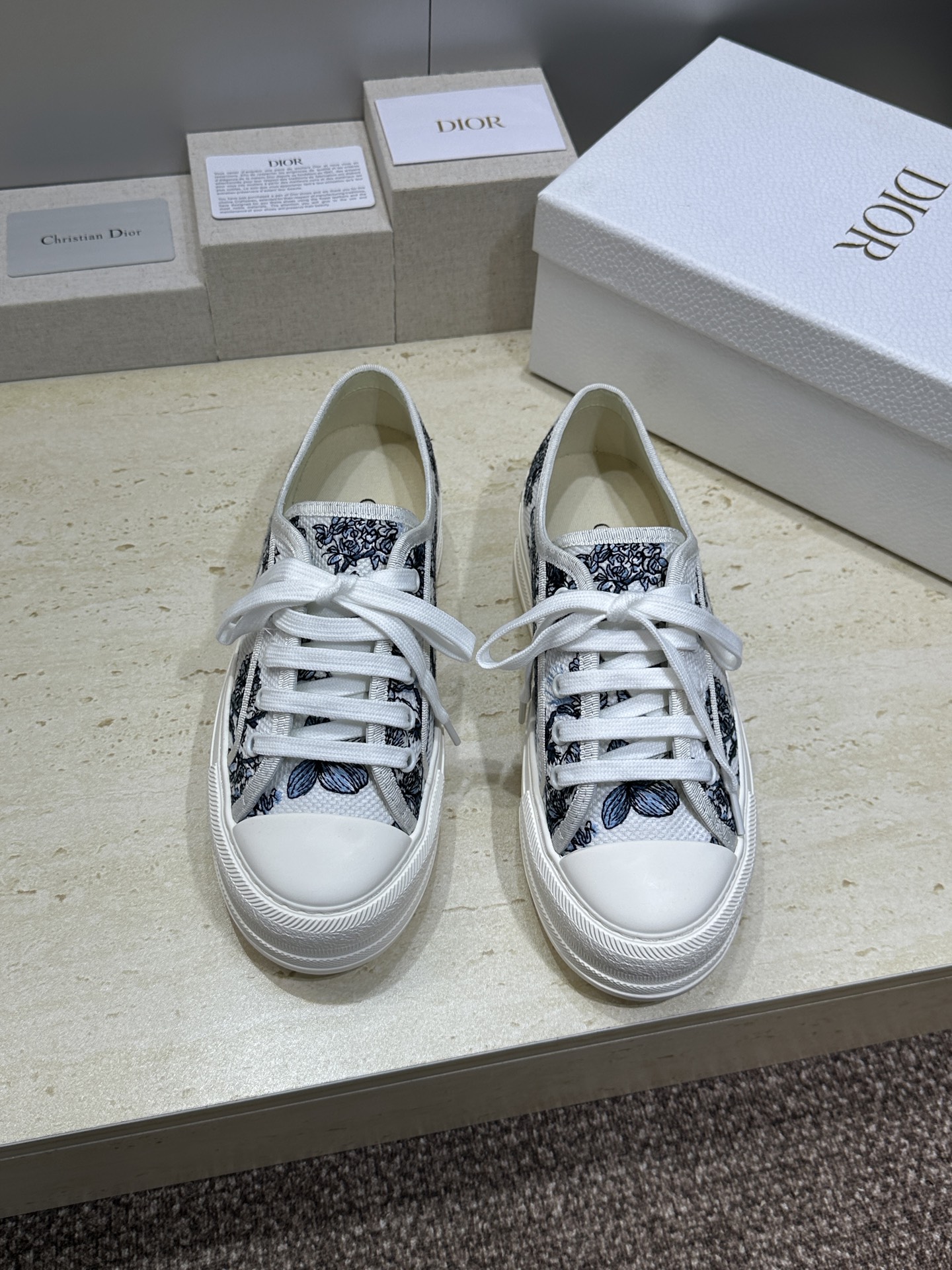 工厂价:女码/男码+10Dior 迪奥2026春夏最新情侣款厚底绑带低帮休闲鞋 Walk’n Dior 