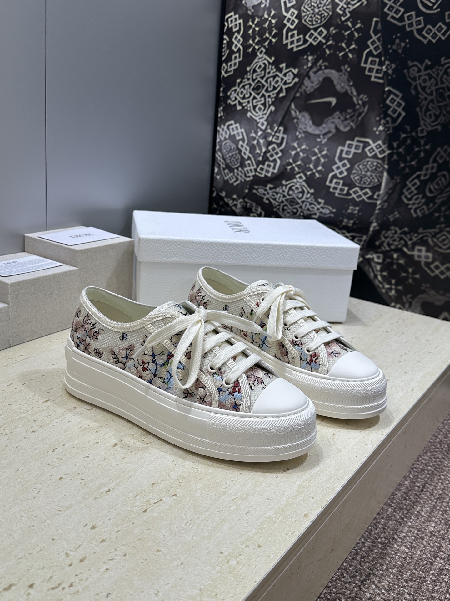 工厂价:女码/男码+10Dior 迪奥2026春夏最新情侣款厚底绑带低帮休闲鞋 Walk’n Dior 