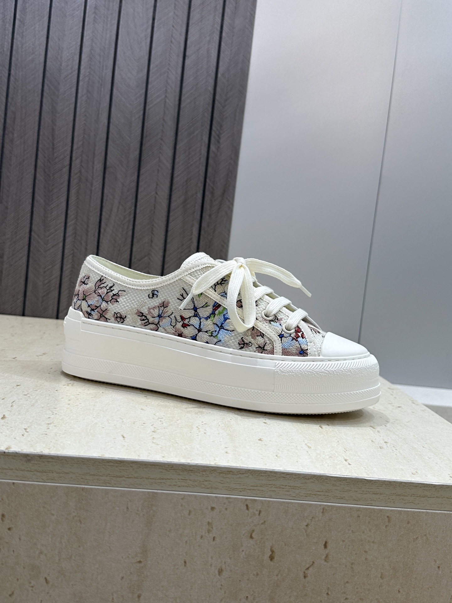 工厂价:女码/男码+10Dior 迪奥2026春夏最新情侣款厚底绑带低帮休闲鞋 Walk’n Dior 