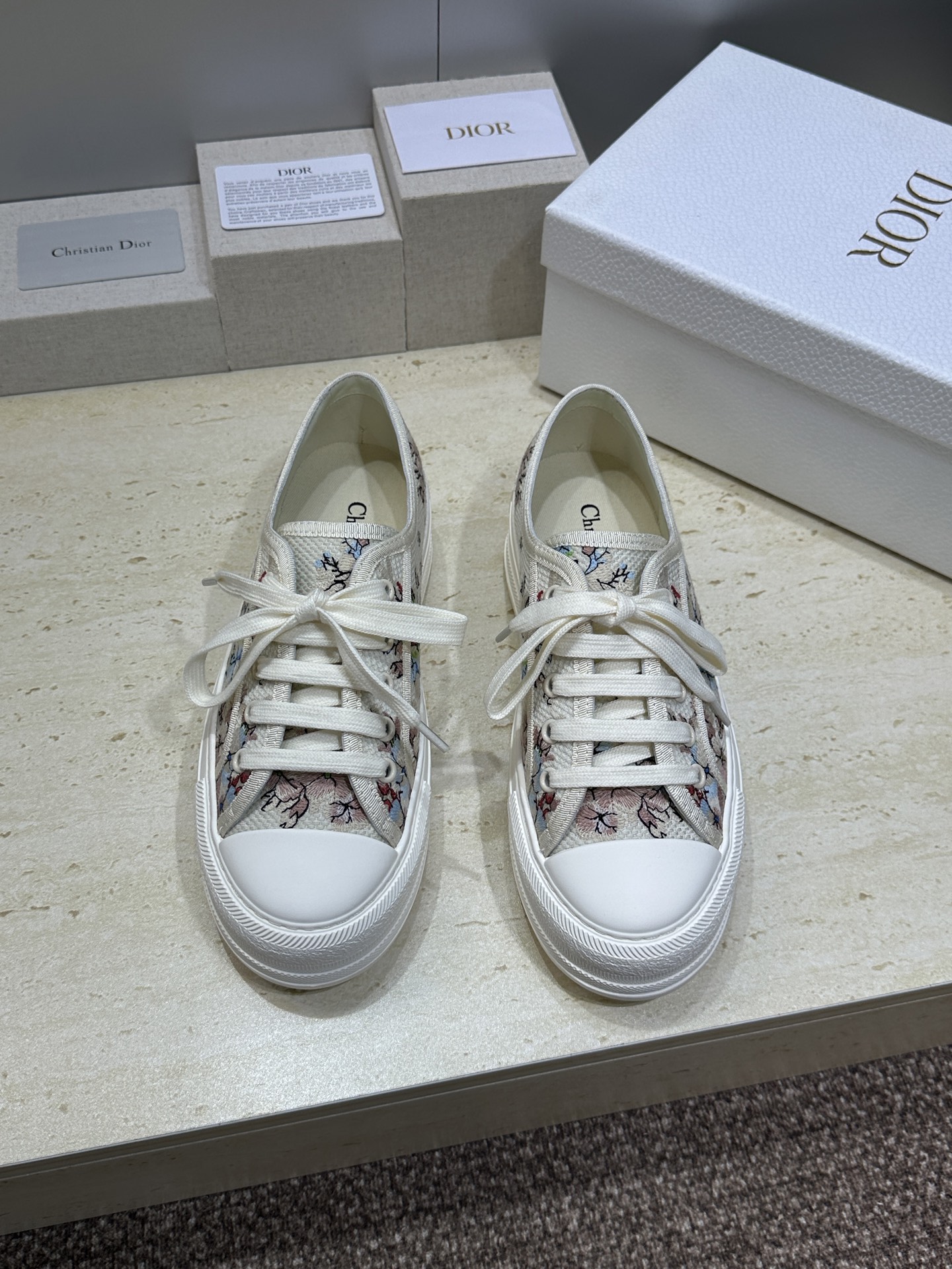 工厂价:女码/男码+10Dior 迪奥2026春夏最新情侣款厚底绑带低帮休闲鞋 Walk’n Dior 