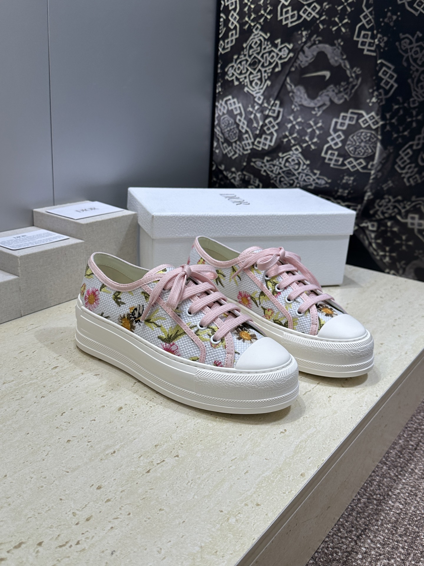 工厂价:女码/男码+10Dior 迪奥2026春夏最新情侣款厚底绑带低帮休闲鞋 Walk’n Dior 
