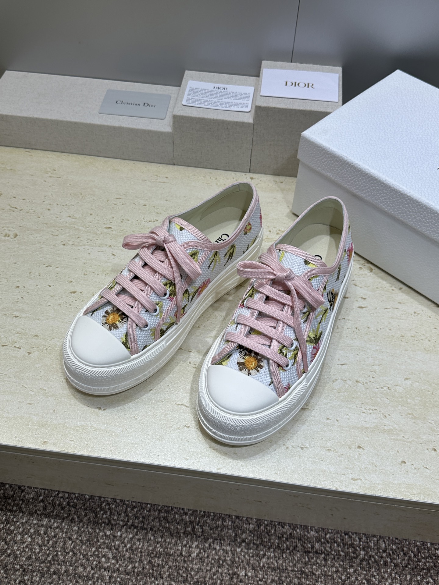 工厂价:女码/男码+10Dior 迪奥2026春夏最新情侣款厚底绑带低帮休闲鞋 Walk’n Dior 