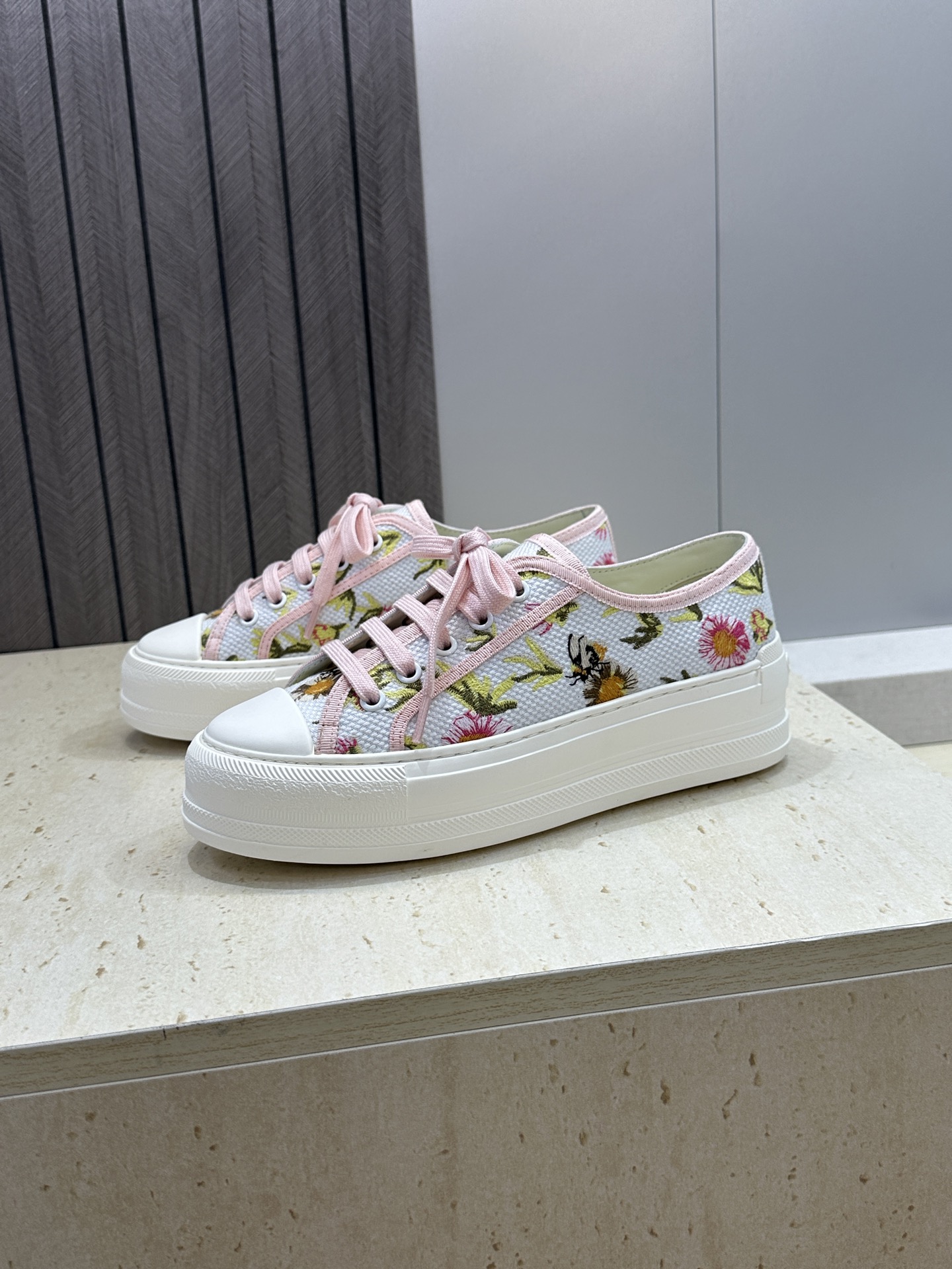 工厂价:女码/男码+10Dior 迪奥2026春夏最新情侣款厚底绑带低帮休闲鞋 Walk’n Dior 