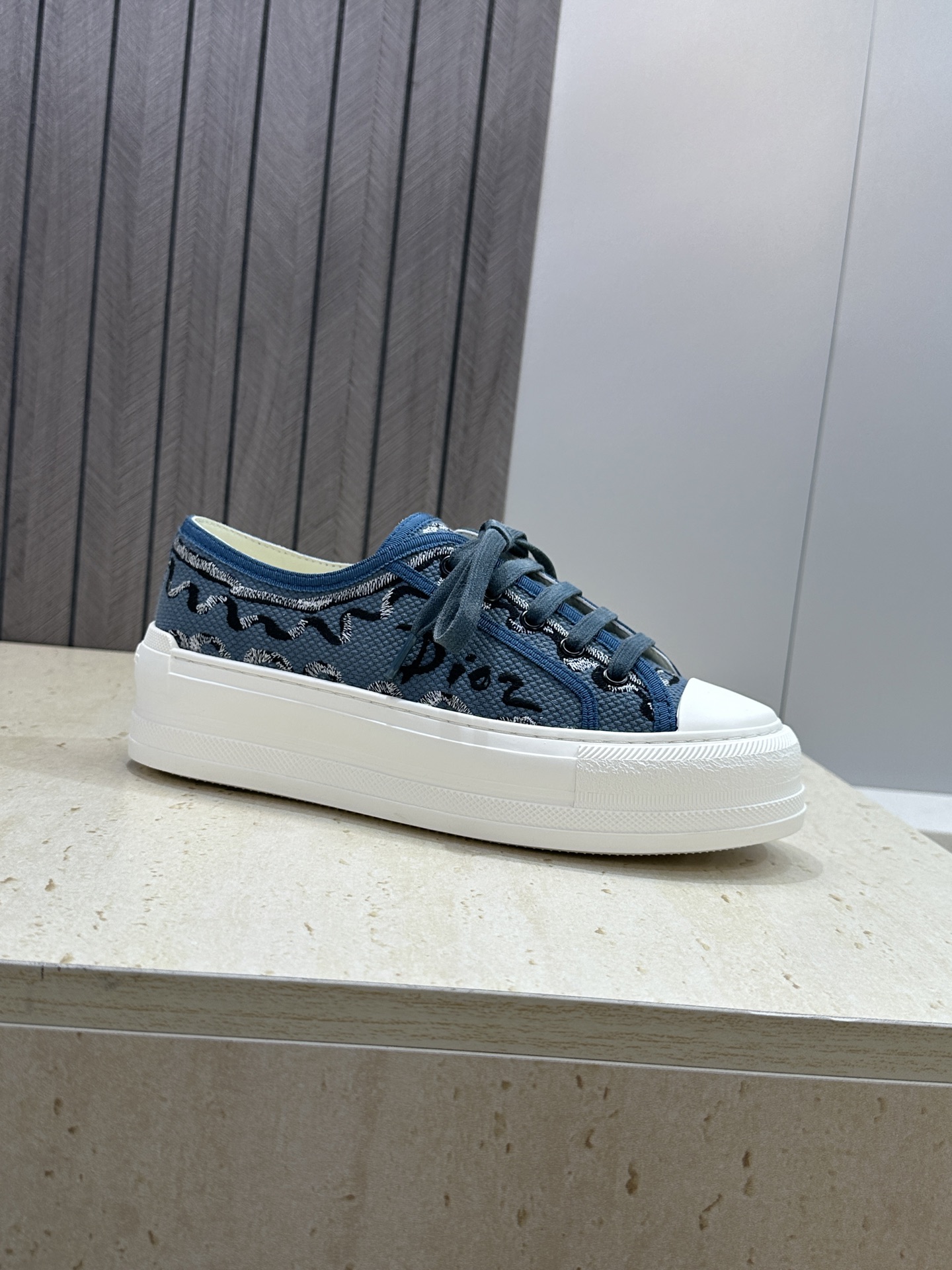工厂价:女码/男码+10Dior 迪奥2026春夏最新情侣款厚底绑带低帮休闲鞋 Walk’n Dior 