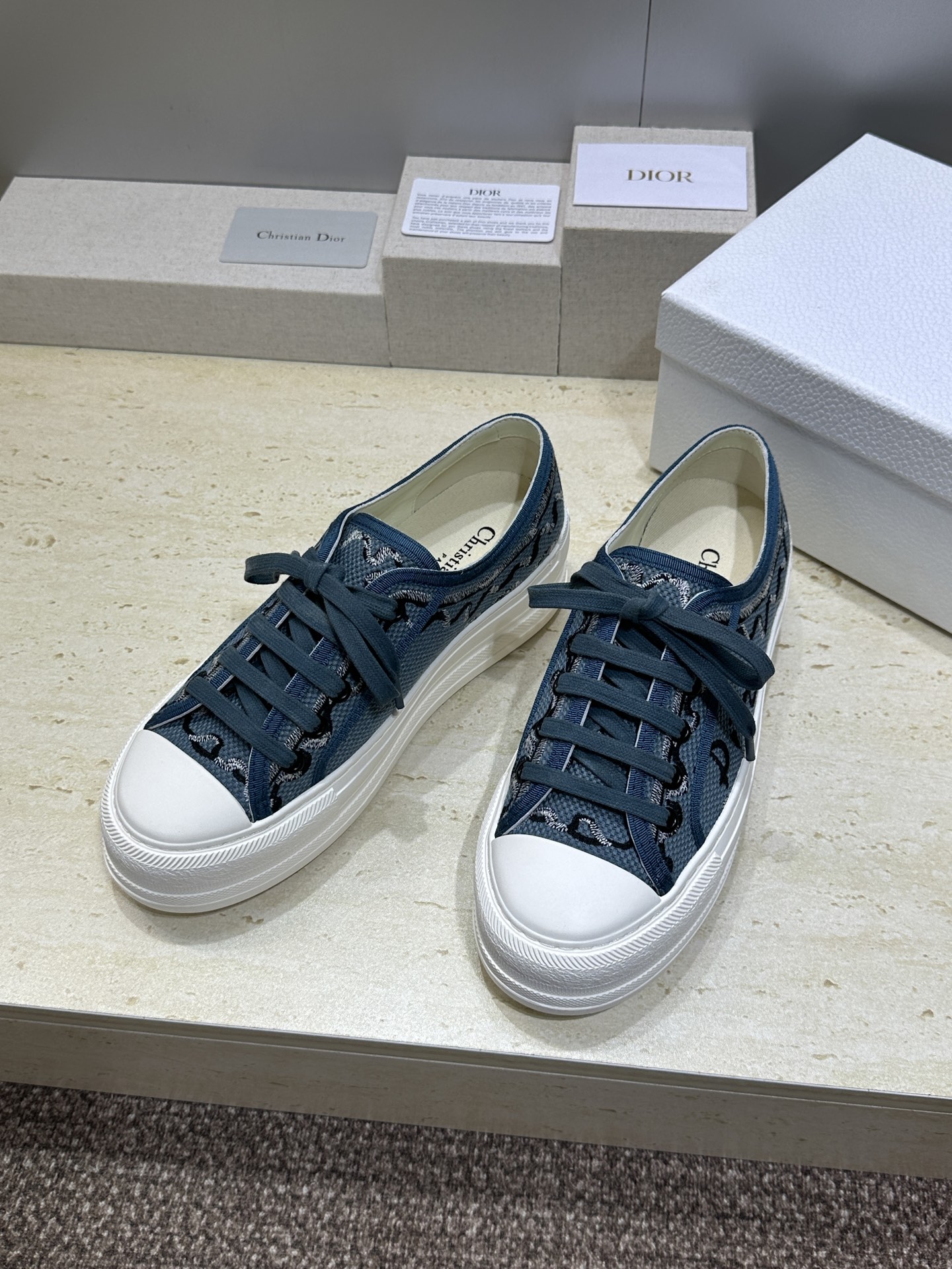 工厂价:女码/男码+10Dior 迪奥2026春夏最新情侣款厚底绑带低帮休闲鞋 Walk’n Dior 