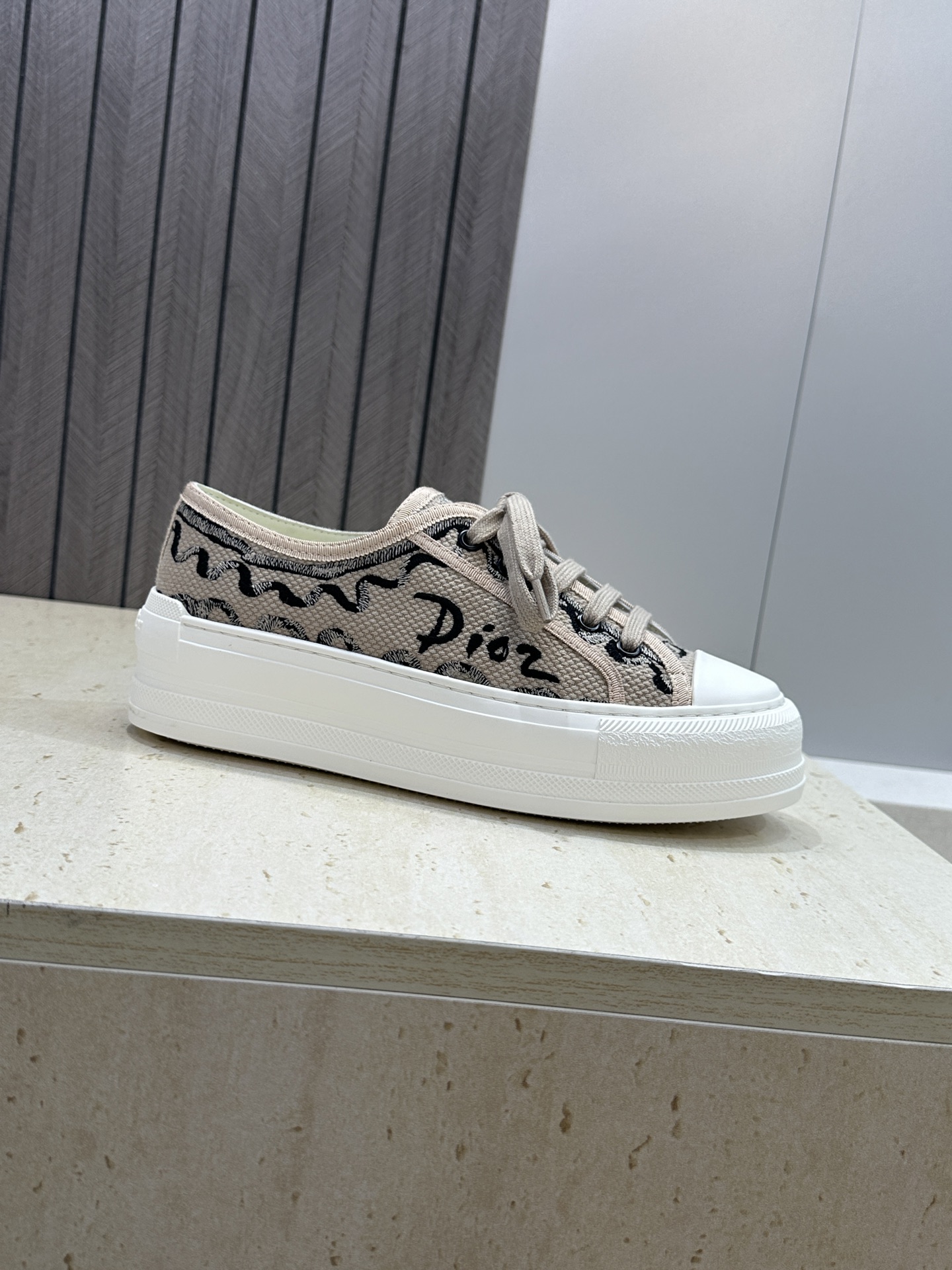 工厂价:女码/男码+10Dior 迪奥2026春夏最新情侣款厚底绑带低帮休闲鞋 Walk’n Dior 