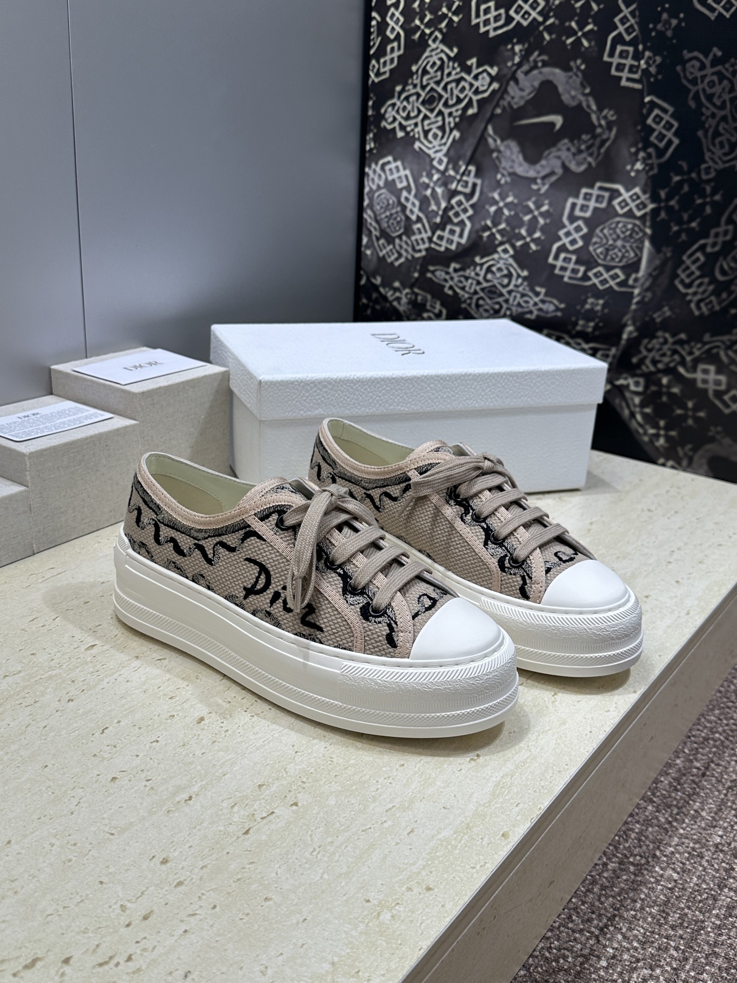 工厂价:女码/男码+10Dior 迪奥2026春夏最新情侣款厚底绑带低帮休闲鞋 Walk’n Dior 