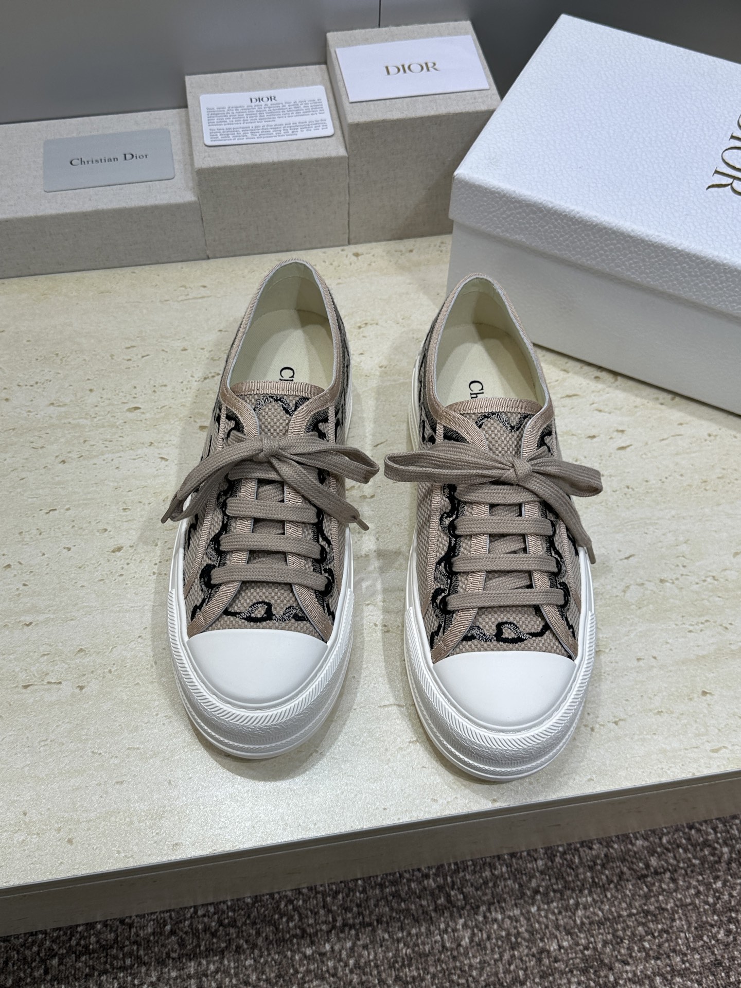 工厂价:女码/男码+10Dior 迪奥2026春夏最新情侣款厚底绑带低帮休闲鞋 Walk’n Dior 