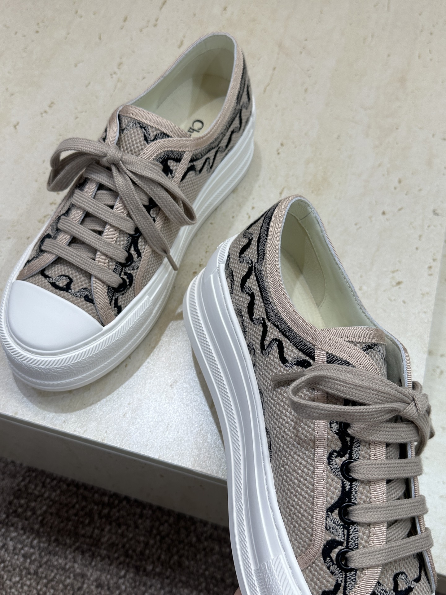 工厂价:女码/男码+10Dior 迪奥2026春夏最新情侣款厚底绑带低帮休闲鞋 Walk’n Dior 
