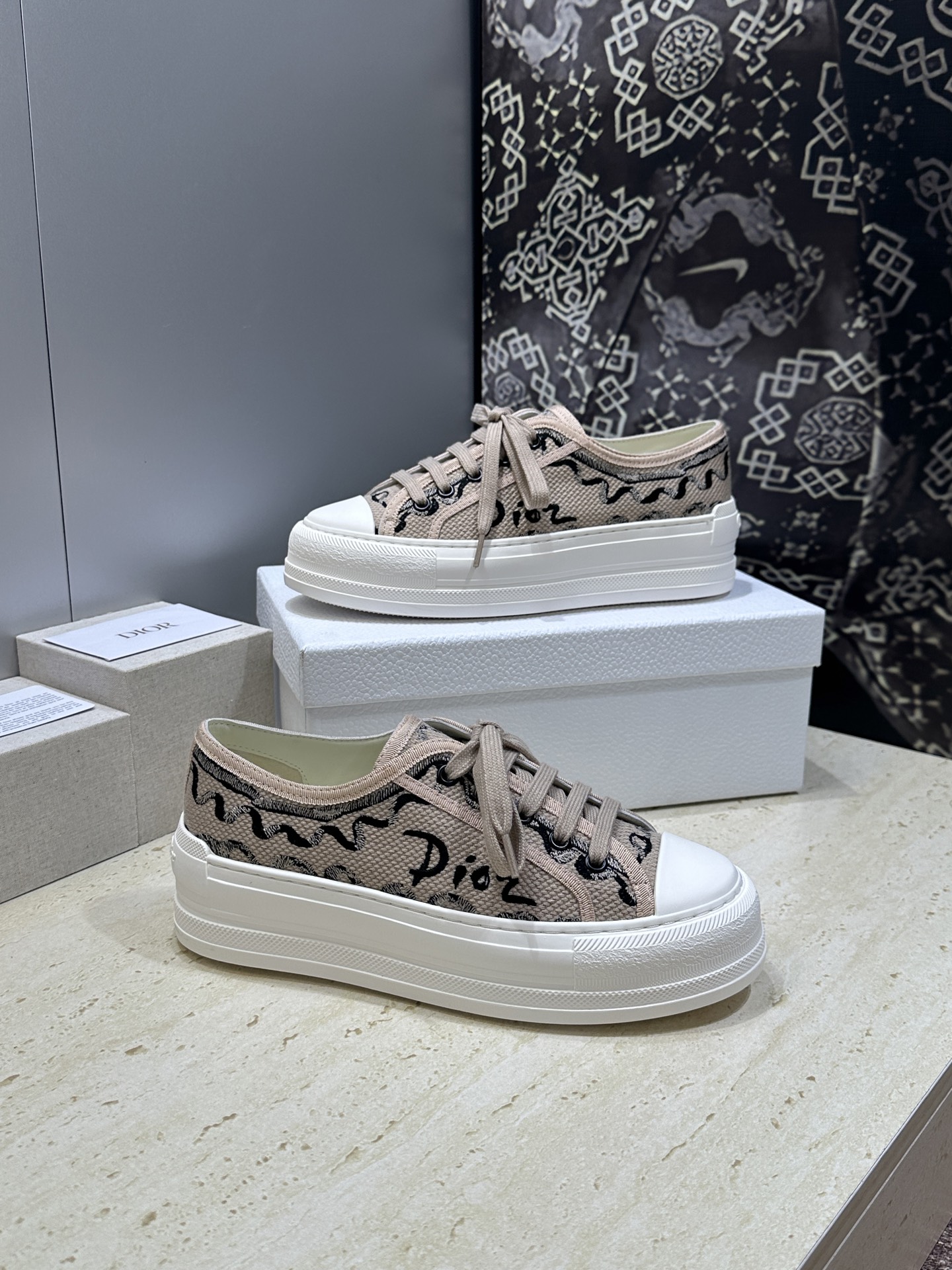 工厂价:女码/男码+10Dior 迪奥2026春夏最新情侣款厚底绑带低帮休闲鞋 Walk’n Dior 