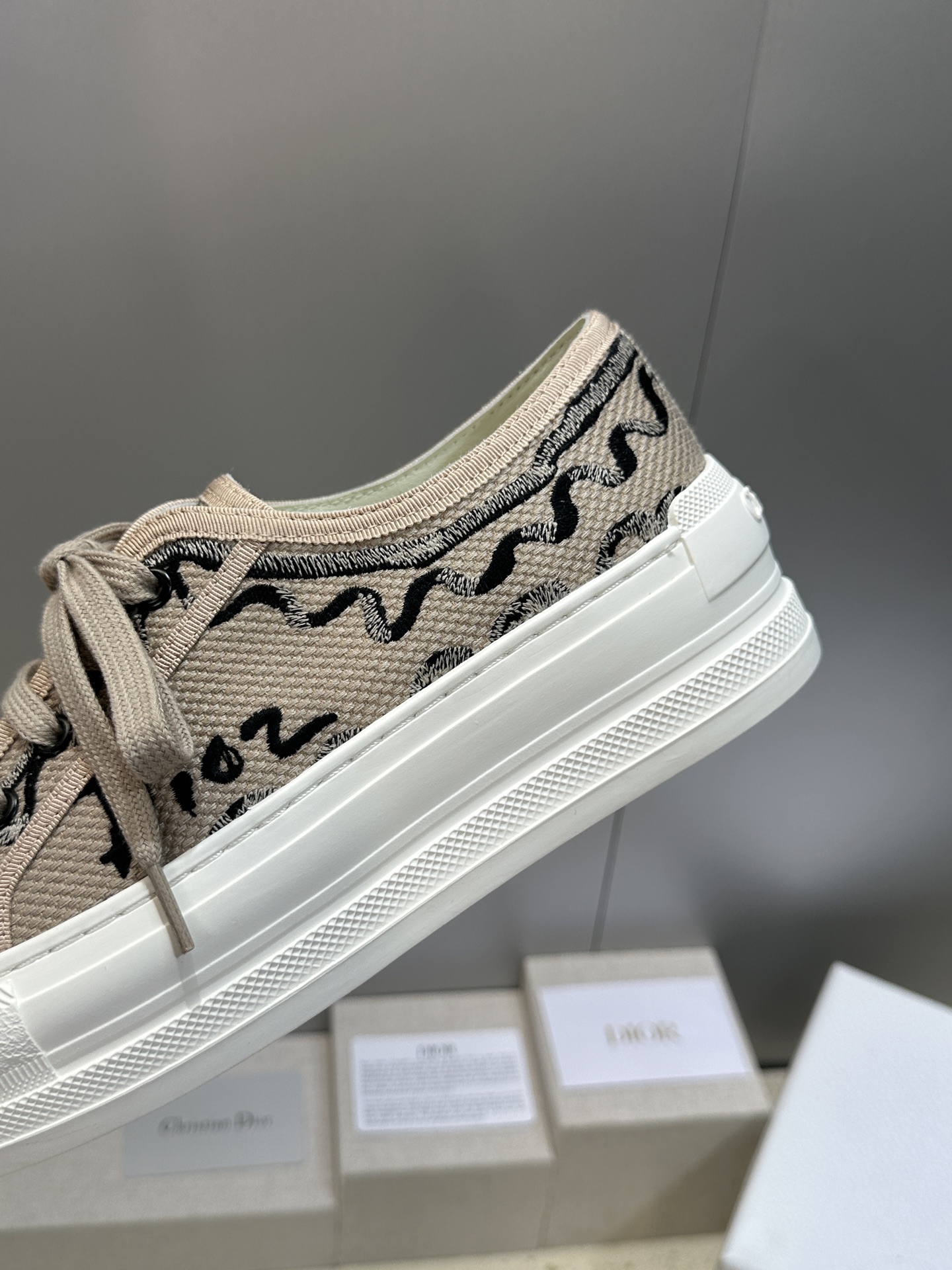 工厂价:女码/男码+10Dior 迪奥2026春夏最新情侣款厚底绑带低帮休闲鞋 Walk’n Dior 