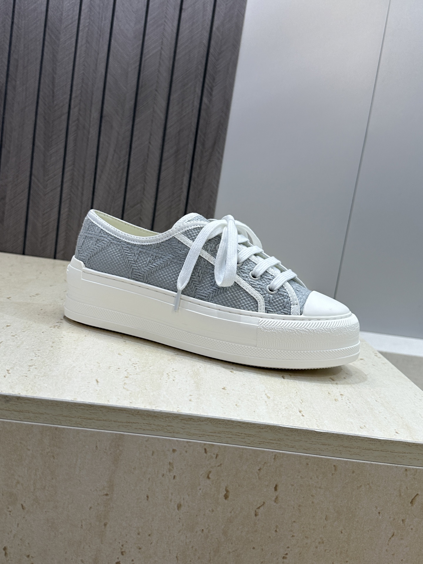 工厂价:女码/男码+10Dior 迪奥2026春夏最新情侣款厚底绑带低帮休闲鞋 Walk’n Dior 