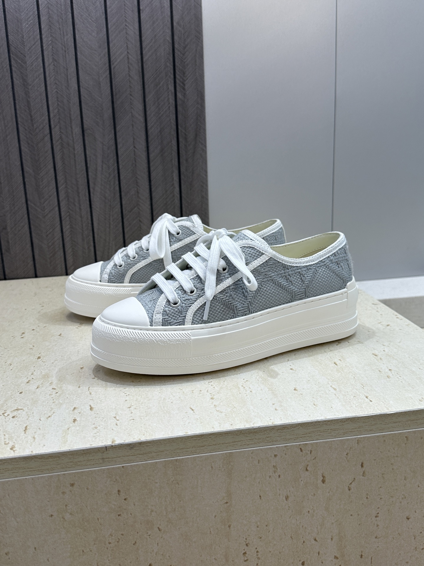 工厂价:女码/男码+10Dior 迪奥2026春夏最新情侣款厚底绑带低帮休闲鞋 Walk’n Dior 