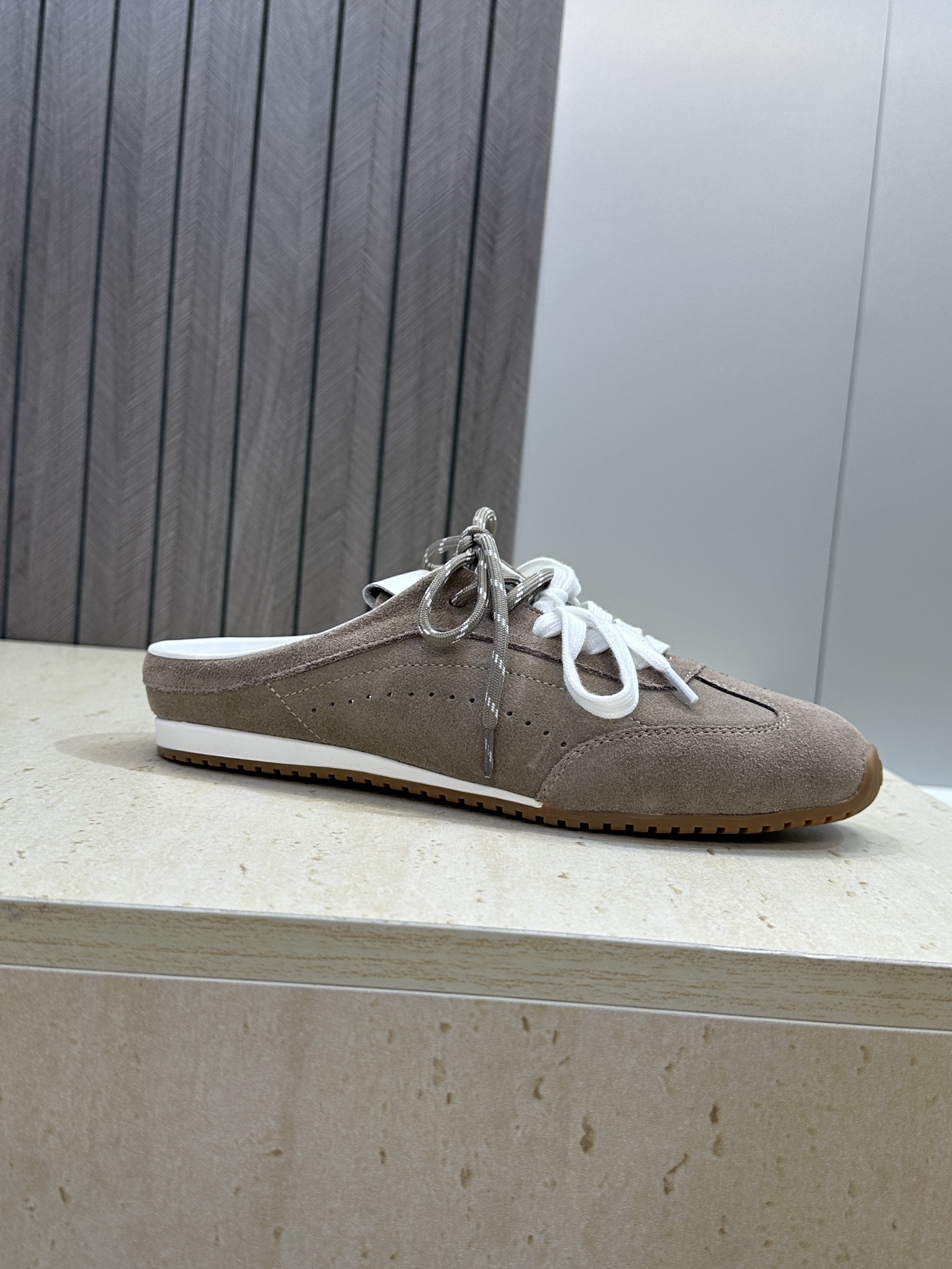 (配全套飞机盒) alo 2026春夏新款高定系列 Sunset Sneaker系带徳训休闲运动穆勒女鞋 (配全套飞机盒) alo 2026春夏新款高定系列 Sunset Sneaker系带徳训休闲运动穆勒女鞋
