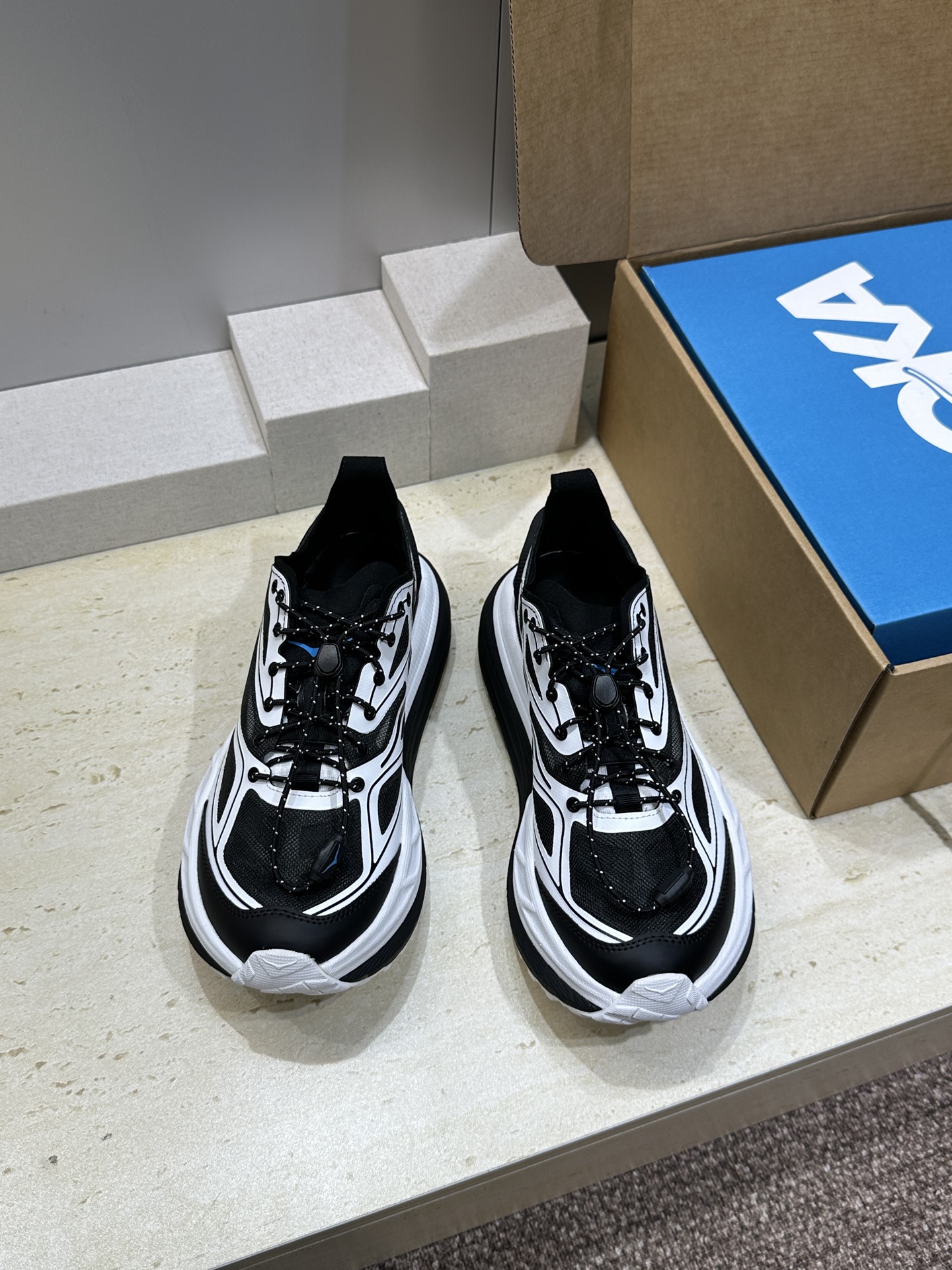 (配全套飞机盒）HOKA ONE Mafate  2026 春夏情侣装新款拼色休闲登山鞋  字母logo