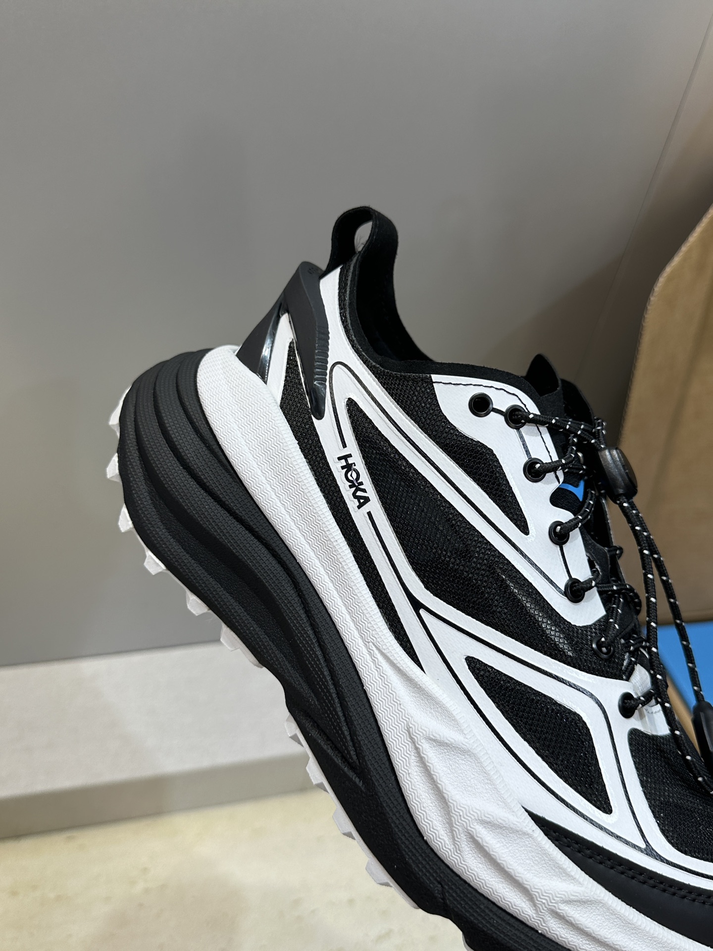 (配全套飞机盒）HOKA ONE Mafate  2026 春夏情侣装新款拼色休闲登山鞋  字母logo