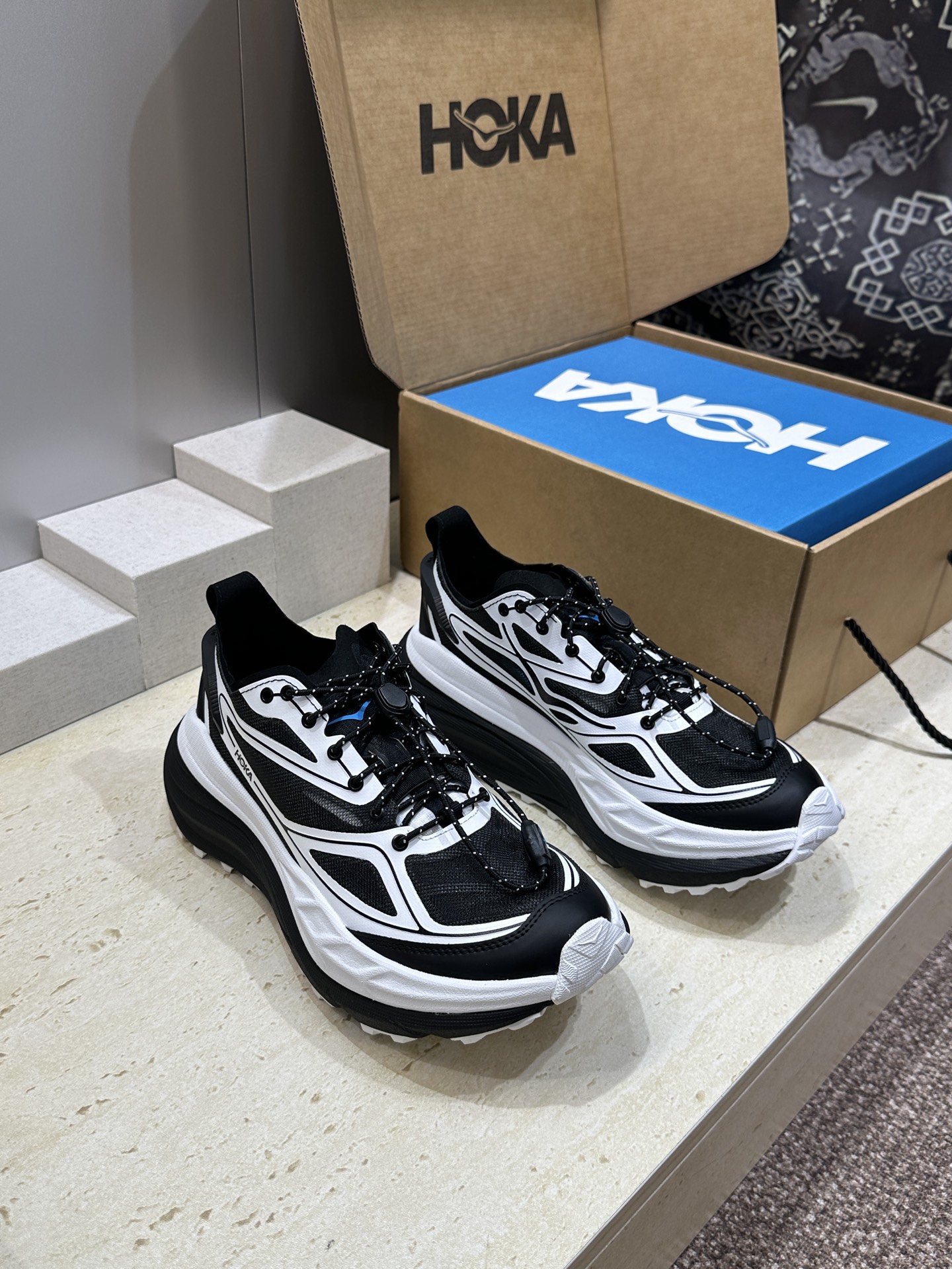 (配全套飞机盒）HOKA ONE Mafate  2026 春夏情侣装新款拼色休闲登山鞋  字母logo
