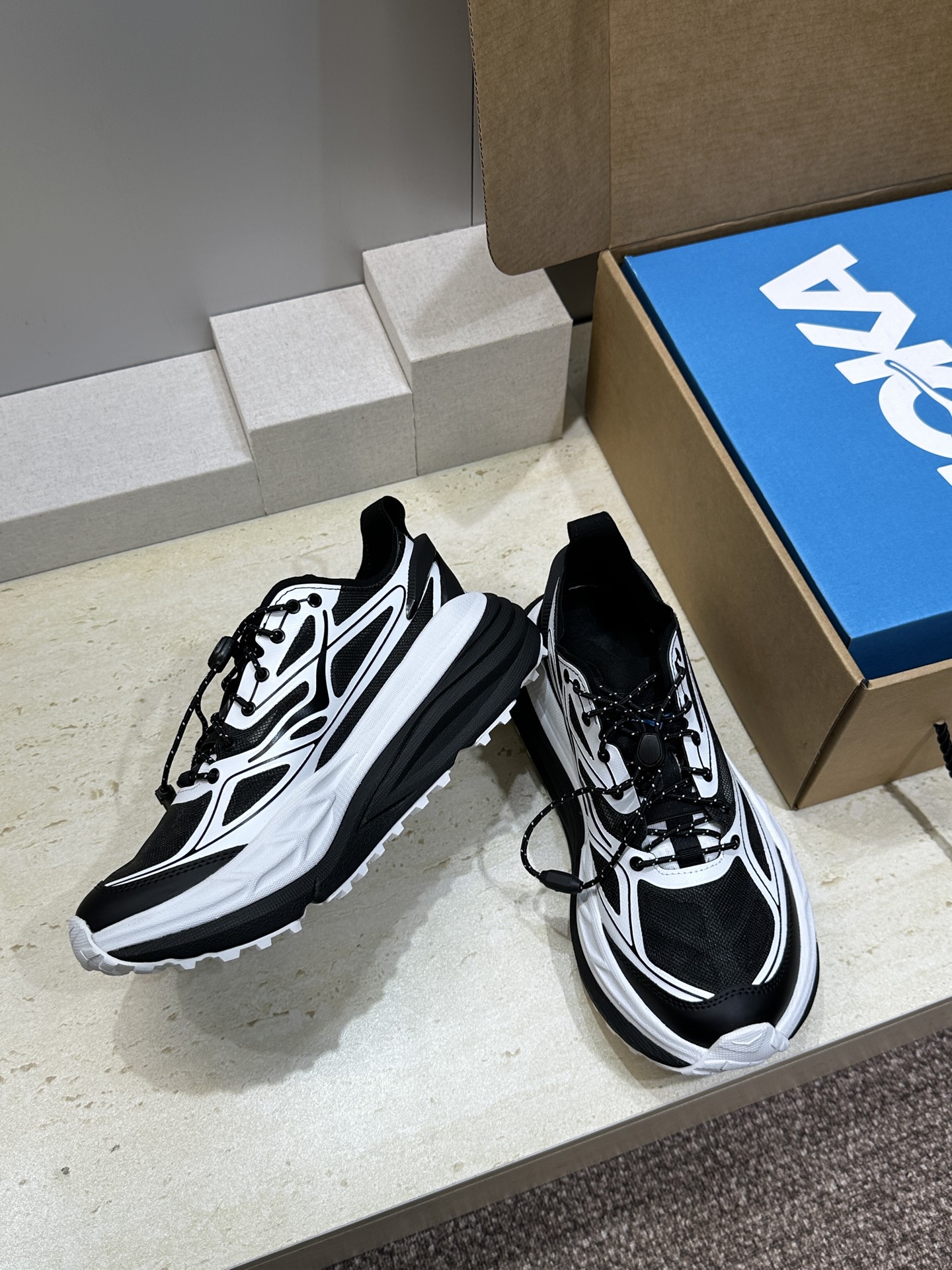(配全套飞机盒）HOKA ONE Mafate  2026 春夏情侣装新款拼色休闲登山鞋  字母logo
