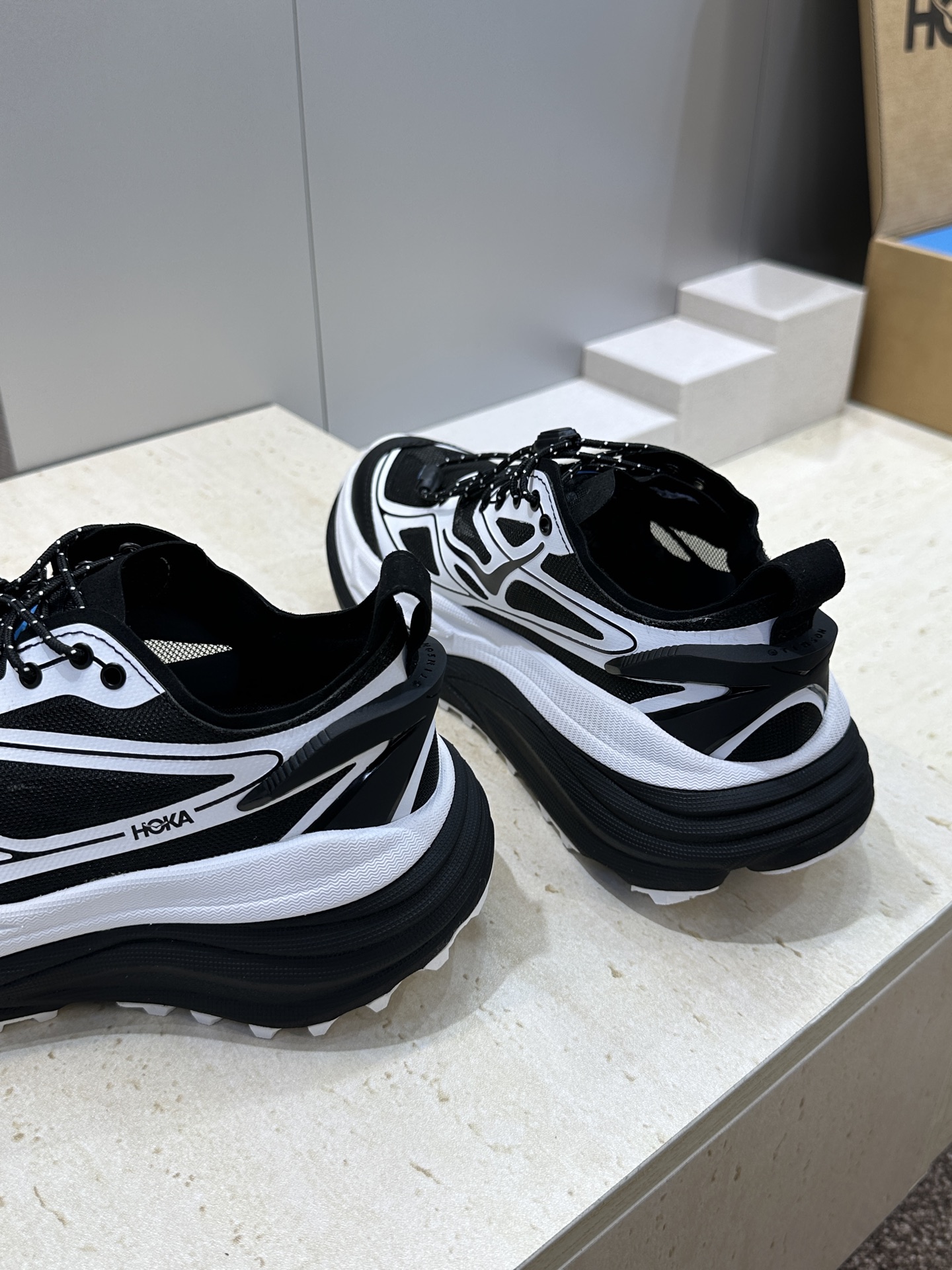 (配全套飞机盒）HOKA ONE Mafate  2026 春夏情侣装新款拼色休闲登山鞋  字母logo