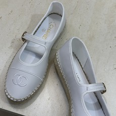 CHANEL 香奈儿经典系列 2026春夏新色平底玛丽珍芭蕾舞女鞋 小香双C字母logo五金扣果冻色草编 CHANEL 香奈儿经典系列 2026春夏新色平底玛丽珍芭蕾舞女鞋 小香双C字母logo五金扣果冻色草编