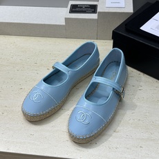 CHANEL 香奈儿经典系列 2026春夏新色平底玛丽珍芭蕾舞女鞋 小香双C字母logo五金扣果冻色草编 CHANEL 香奈儿经典系列 2026春夏新色平底玛丽珍芭蕾舞女鞋 小香双C字母logo五金扣果冻色草编