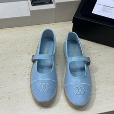 CHANEL 香奈儿经典系列 2026春夏新色平底玛丽珍芭蕾舞女鞋 小香双C字母logo五金扣果冻色草编 CHANEL 香奈儿经典系列 2026春夏新色平底玛丽珍芭蕾舞女鞋 小香双C字母logo五金扣果冻色草编