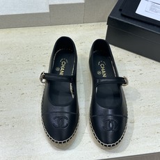 CHANEL 香奈儿经典系列 2026春夏新色平底玛丽珍芭蕾舞女鞋 小香双C字母logo五金扣果冻色草编 CHANEL 香奈儿经典系列 2026春夏新色平底玛丽珍芭蕾舞女鞋 小香双C字母logo五金扣果冻色草编