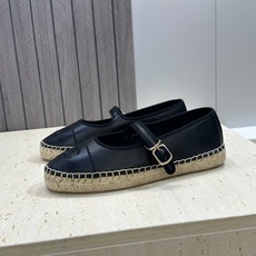 CHANEL 香奈儿经典系列 2026春夏新色平底玛丽珍芭蕾舞女鞋 小香双C字母logo五金扣果冻色草编 CHANEL 香奈儿经典系列 2026春夏新色平底玛丽珍芭蕾舞女鞋 小香双C字母logo五金扣果冻色草编