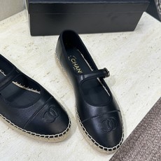CHANEL 香奈儿经典系列 2026春夏新色平底玛丽珍芭蕾舞女鞋 小香双C字母logo五金扣果冻色草编 CHANEL 香奈儿经典系列 2026春夏新色平底玛丽珍芭蕾舞女鞋 小香双C字母logo五金扣果冻色草编
