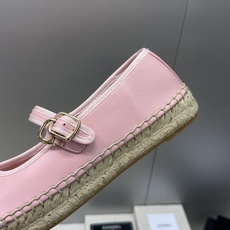 CHANEL 香奈儿经典系列 2026春夏新色平底玛丽珍芭蕾舞女鞋 小香双C字母logo五金扣果冻色草编 CHANEL 香奈儿经典系列 2026春夏新色平底玛丽珍芭蕾舞女鞋 小香双C字母logo五金扣果冻色草编