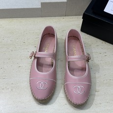 CHANEL 香奈儿经典系列 2026春夏新色平底玛丽珍芭蕾舞女鞋 小香双C字母logo五金扣果冻色草编 CHANEL 香奈儿经典系列 2026春夏新色平底玛丽珍芭蕾舞女鞋 小香双C字母logo五金扣果冻色草编