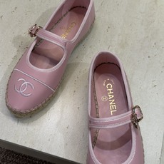 CHANEL 香奈儿经典系列 2026春夏新色平底玛丽珍芭蕾舞女鞋 小香双C字母logo五金扣果冻色草编 CHANEL 香奈儿经典系列 2026春夏新色平底玛丽珍芭蕾舞女鞋 小香双C字母logo五金扣果冻色草编