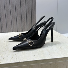Gucci 2026春夏新款高跟尖头女鞋 古驰字母logo五金扣经典老花布拼色后空凉鞋材质:鞋面进口小牛 Gucci 2026春夏新款高跟尖头女鞋 古驰字母logo五金扣经典老花布拼色后空凉鞋材质:鞋面进口小牛