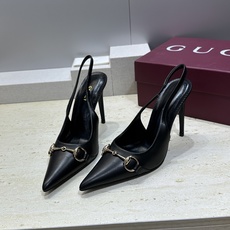 Gucci 2026春夏新款高跟尖头女鞋 古驰字母logo五金扣经典老花布拼色后空凉鞋材质:鞋面进口小牛 Gucci 2026春夏新款高跟尖头女鞋 古驰字母logo五金扣经典老花布拼色后空凉鞋材质:鞋面进口小牛