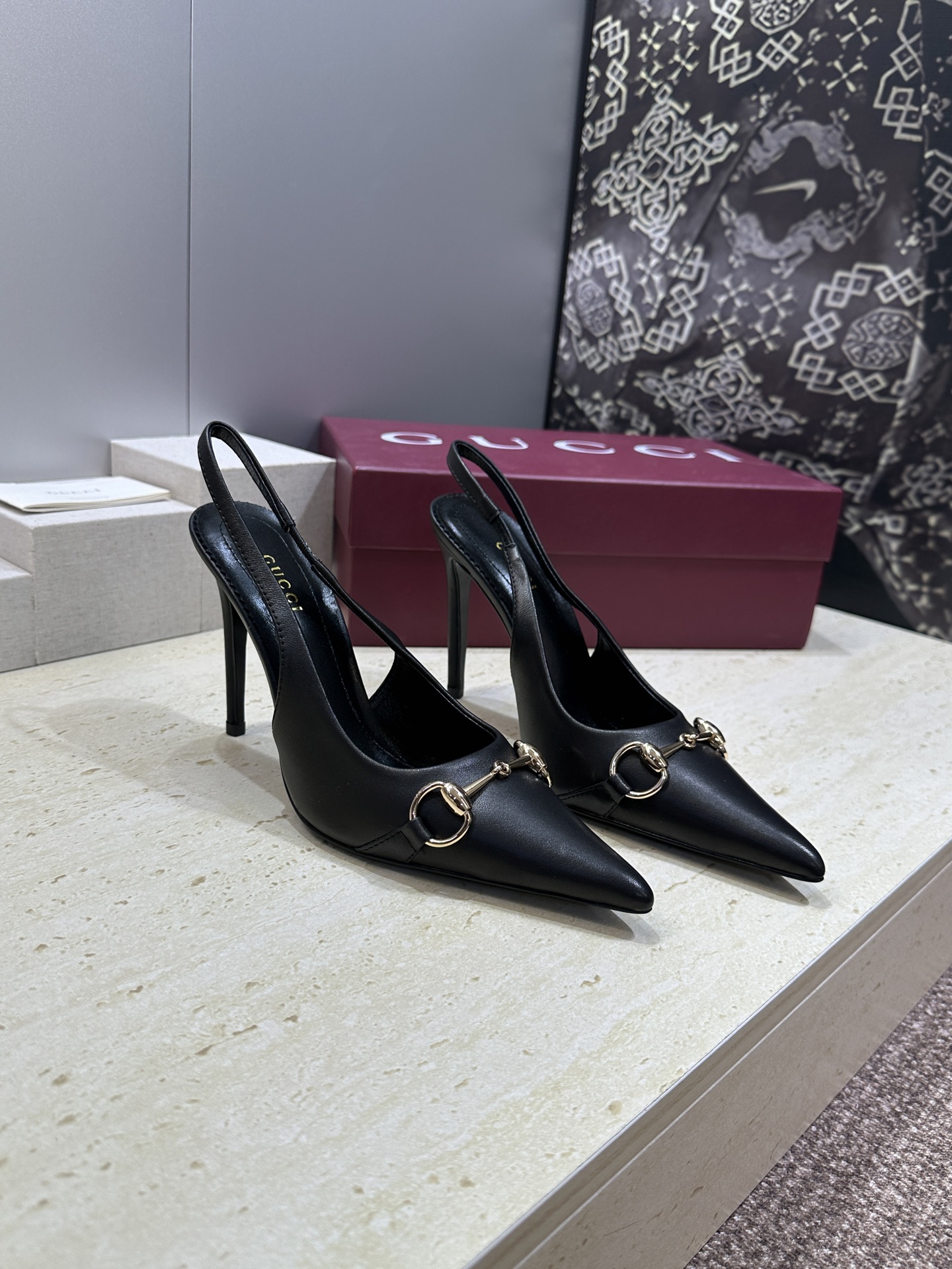 Gucci 2026春夏新款高跟尖头女鞋 古驰字母logo五金扣经典老花布拼色后空凉鞋材质:鞋面进口小牛