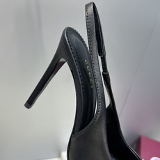 Gucci 2026春夏新款高跟尖头女鞋 古驰字母logo五金扣经典老花布拼色后空凉鞋材质:鞋面进口小牛 Gucci 2026春夏新款高跟尖头女鞋 古驰字母logo五金扣经典老花布拼色后空凉鞋材质:鞋面进口小牛