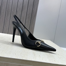 Gucci 2026春夏新款高跟尖头女鞋 古驰字母logo五金扣经典老花布拼色后空凉鞋材质:鞋面进口小牛 Gucci 2026春夏新款高跟尖头女鞋 古驰字母logo五金扣经典老花布拼色后空凉鞋材质:鞋面进口小牛
